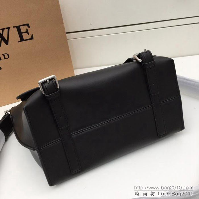 LOEWE羅意威 專櫃同步 經典百搭 明星同款 Military Messenger 信使包 0169 男女同款  jdl1028